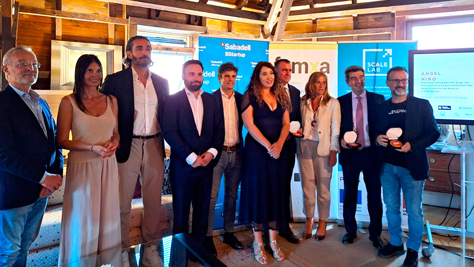 AJE reconoce a Alejandro Fernández Luengo con la Medalla del Emprendimiento por su trayectoria como referente empresarial